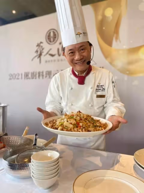 消失螢光幕2年,長壽節目主持阿基師爆:騎車上班出意外,68歲曝近況,罕吐明年新計劃認不會退休:閑不住