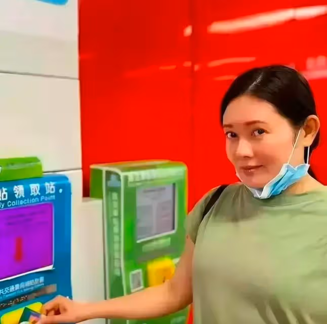 路人一枚？56歲李麗珍近況曝光，靠在街邊賣化妝品度日，身材走樣無人識