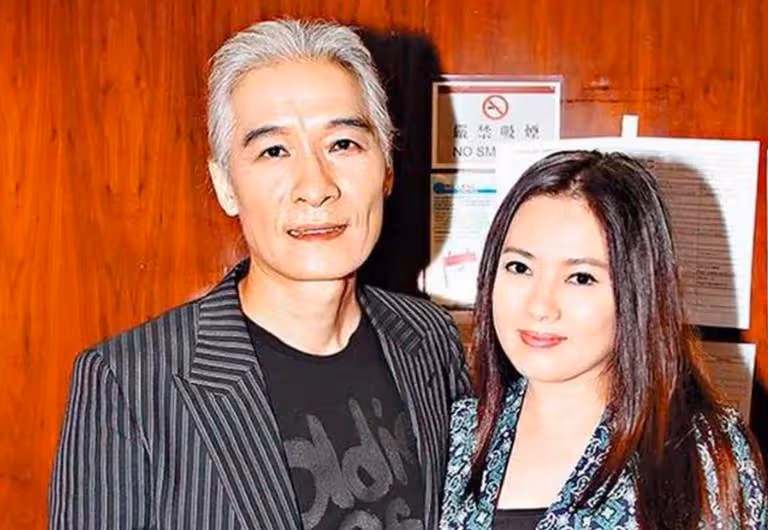 路人一枚？56歲李麗珍近況曝光，靠在街邊賣化妝品度日，身材走樣無人識