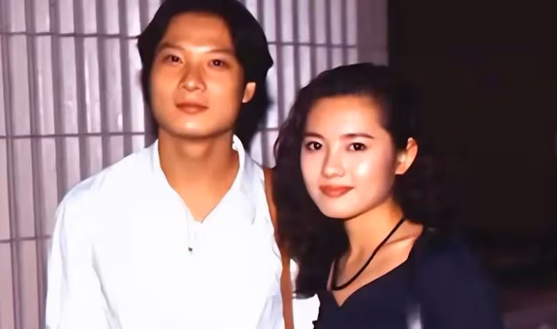 路人一枚？56歲李麗珍近況曝光，靠在街邊賣化妝品度日，身材走樣無人識