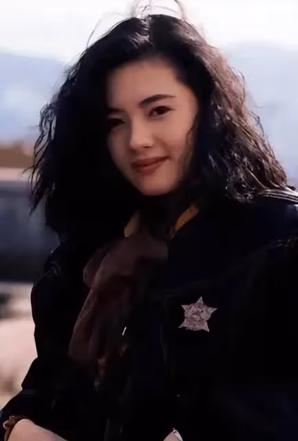 路人一枚?56歲李麗珍近況曝光,靠在街邊賣化妝品度日,身材走樣無人識