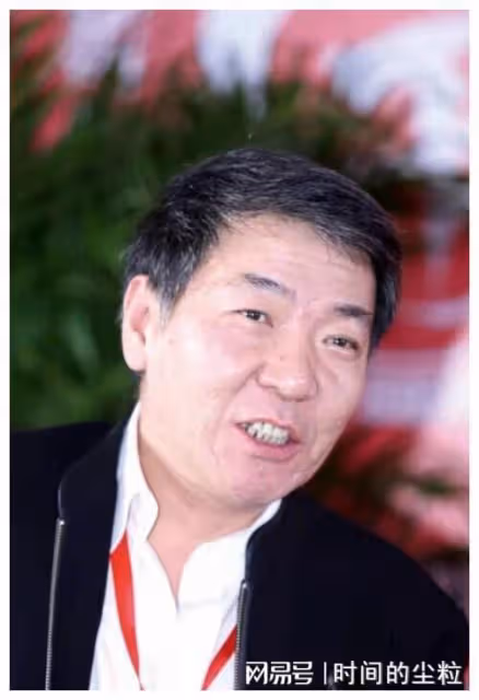 導演鄭曉龍：三十年經典劇作的幕後推手，可看性與正能量缺一不可