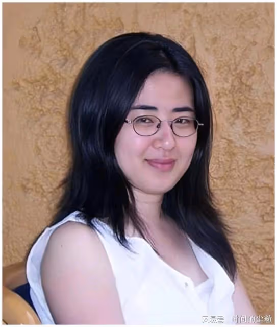 她是北大才女，卻不顧反對嫁給了54歲美國教授，田曉菲的現狀如何