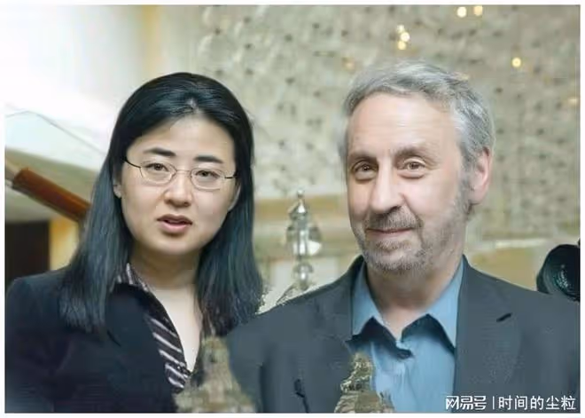 她是北大才女，卻不顧反對嫁給了54歲美國教授，田曉菲的現狀如何