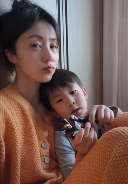 孫莉曬小女兒近照，9歲妹妹矯正大門牙引熱議，嘟嘴賣萌像黃磊
