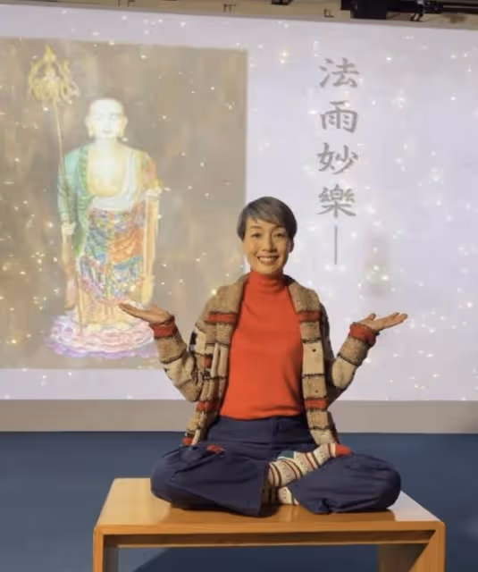 梁洛施發文祝賀TVB新晉視後!兩人因佛結緣,曬頭貼頭親密合照