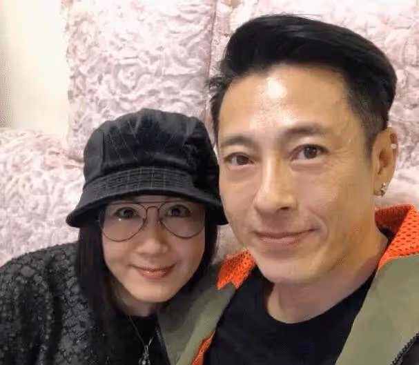 夫妻倆為了不變老，堅持25年不吃肉不生子，今57歲老婆像20歲少女
