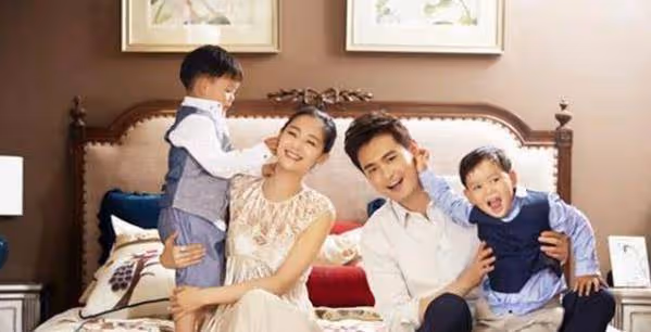 因為長相帥氣，老婆倒追5年才得手，結婚後兩人的生活非常甜蜜！