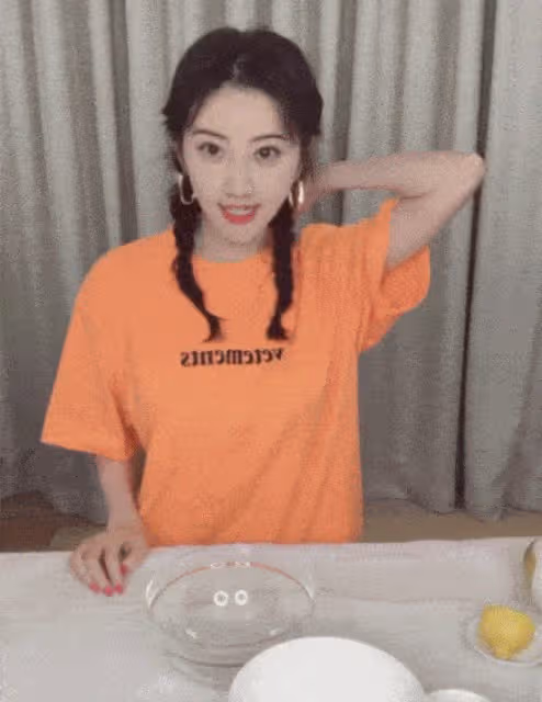 31歲景甜美回來了! 直播中翻車卻獲好評, 當之無愧的人間富貴花