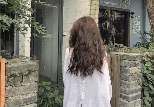 弟弟買房讓我幫他借10萬,我問小姑子借了錢,我弟卻不願意還了
