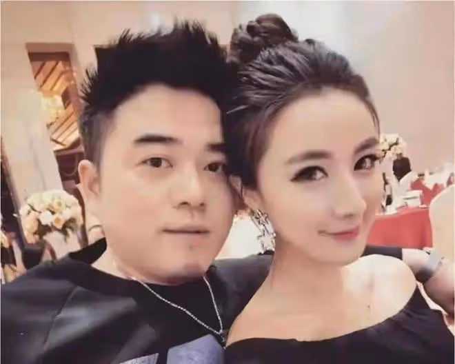 鏡頭前消失一年後,薇婭進駐資本局,她的故事還沒有講完