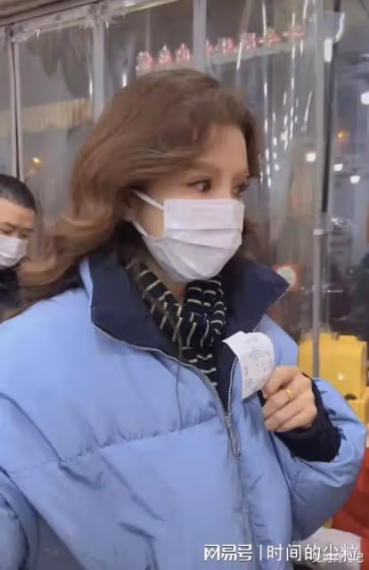 央視女主播1段街拍視頻流出,打臉多少人:你高高在上的樣子真丑