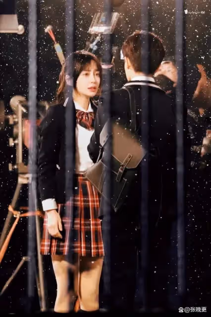 任嘉倫新片來襲！合作一位大美女，海報當中信息滿滿