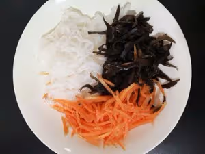 芝麻醬拌三絲（想像不到的好吃）