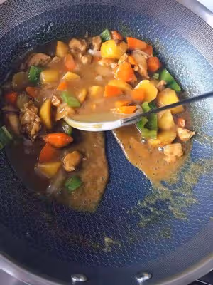 咖喱土豆雞肉蓋澆飯