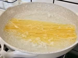 超濃郁番茄肉醬奶油意面