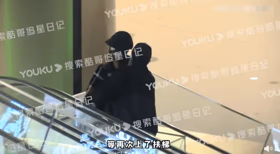 許嵩帶女友馮禧逛街!小情侶當街擁抱好甜蜜,全程牽手感情如初