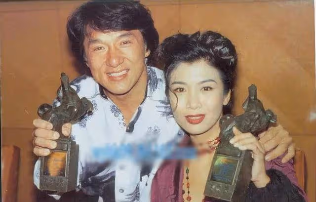 「動作艷后」吳家麗罕現身,曾拒絕成龍追求,今57歲仍時尚迷人