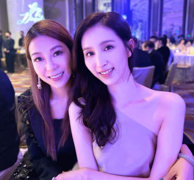 恭喜!何傲兒姐姐風光嫁豪門,小腹凸起被疑懷孕,曾與蕭正楠相戀