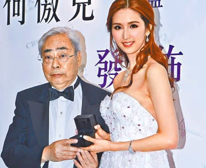 恭喜!何傲兒姐姐風光嫁豪門,小腹凸起被疑懷孕,曾與蕭正楠相戀