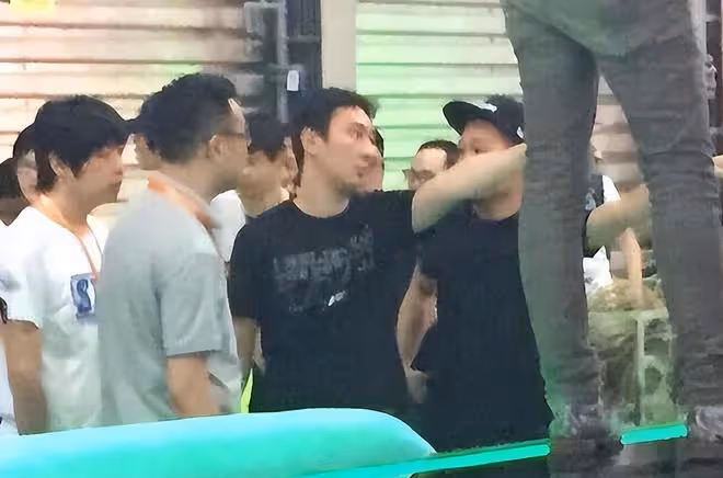 王思聰與3位好友群毆路人,致使對方鼻骨骨折,或將被拘留7日