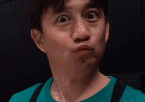 孫莉曬二女兒近照,多妹染指甲戴牙箍超愛美,嘟嘴的樣子好像黃磊