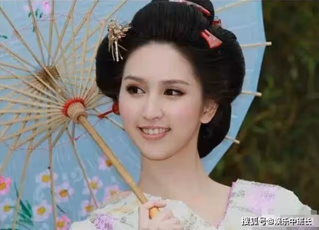 她美貌堪比黎姿,被親爹送給大51歲富商,如今怎樣了?