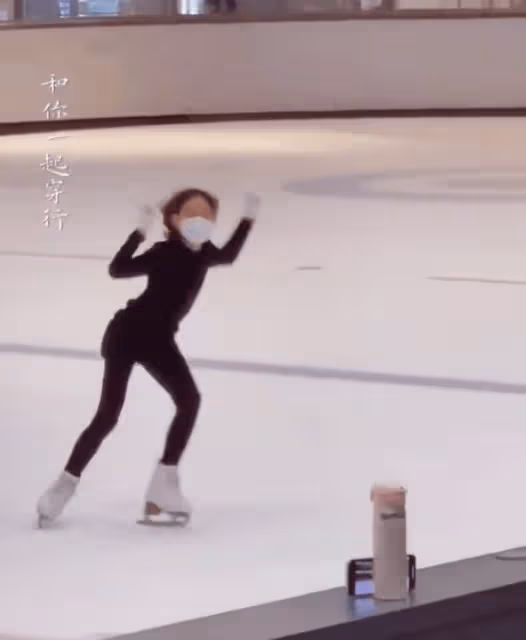 李小鵬女兒近況曝光!11歲奧莉學花滑動作優美,扎馬尾辮青春靚麗