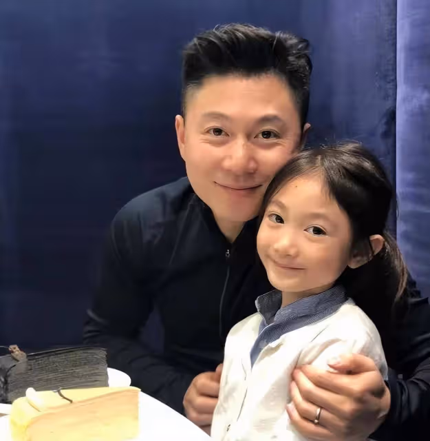 李小鵬女兒近況曝光!11歲奧莉學花滑動作優美,扎馬尾辮青春靚麗