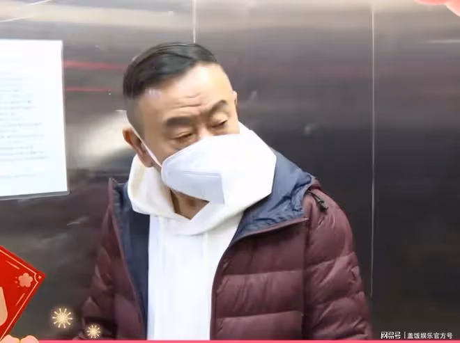 北京春晚後台花絮！潘長江仰視保安比身高，故作鎮定稱自己一米九