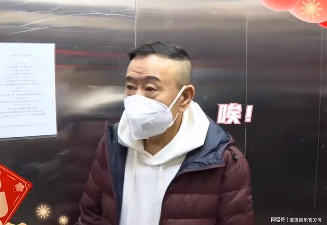 北京春晚後台花絮！潘長江仰視保安比身高，故作鎮定稱自己一米九