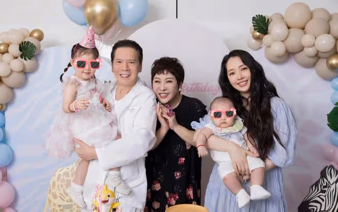 郭碧婷與向佐疑婚變！9月未同框還取關男方，此前獨自帶娃顯憔悴
