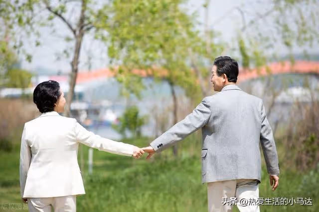 跟親家公搭夥生活兩年了，他過得很自在，而我卻時刻想散夥回家