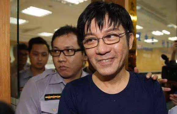 惋惜，曾是台灣人氣歌手淪落到街頭賣唱，出租屋內上吊身亡，一週後才被發現年僅58歲