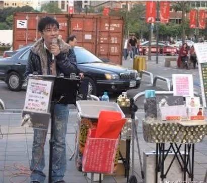 惋惜，曾是台灣人氣歌手淪落到街頭賣唱，出租屋內上吊身亡，一週後才被發現年僅58歲