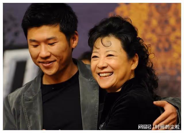 王驍：不願沾染父母的名氣，27歲轉行當演員，今事業有成家庭幸福