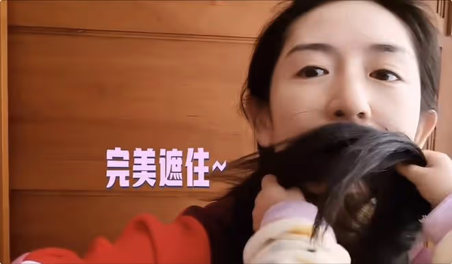 好機靈！謝娜長痘向女兒訴苦，1歲小咘芽一把抓住媽媽頭髮幫遮蓋