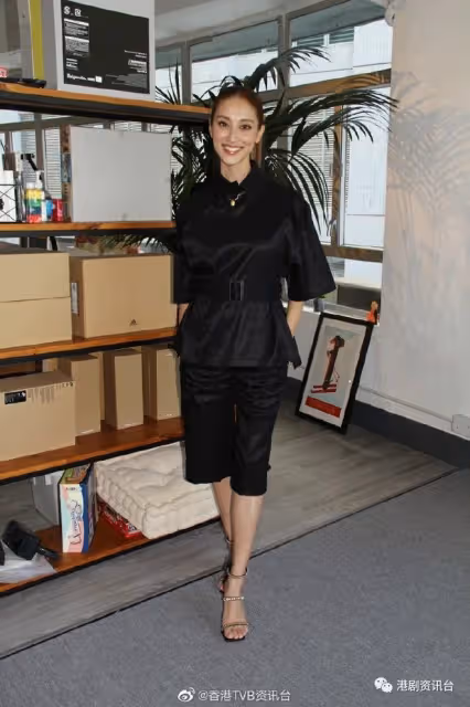 31歲最美港姐第三胎再生仔仔!53歲鄭嘉穎透露:母子平安