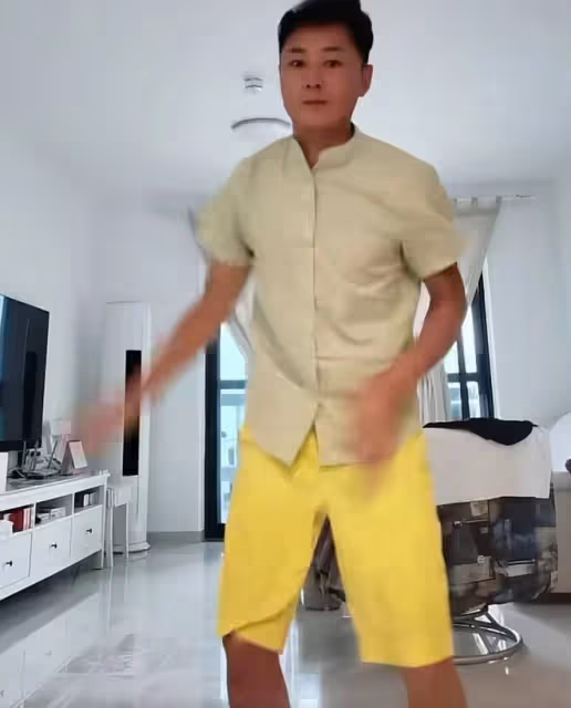 沈曉海搖頭晃腦興奮跳舞!住所曝光裝修簡單,45歲婚戀狀況成謎
