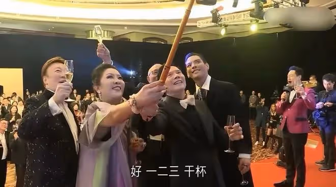 24小時7個瓜!曝王思聰打人給200萬想私了,千百惠撞臉寧靜疑整容