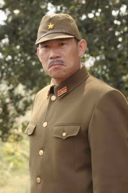61歲男演員酒桌發飆惹爭議!當場摔杯氣憤離場,指責女性言語粗魯