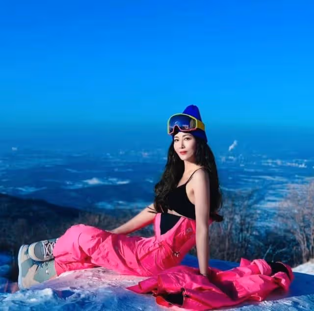 旅行艷遇!香港知名女星被外國人偷拍兼邀約會,曾與商人閃婚閃離