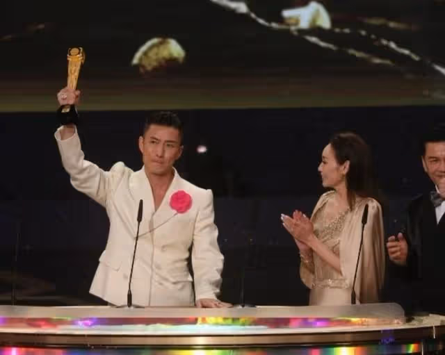 以獎換獎!TVB知名男星開齋奪得視帝,曝望用獎項讓太太生個女兒