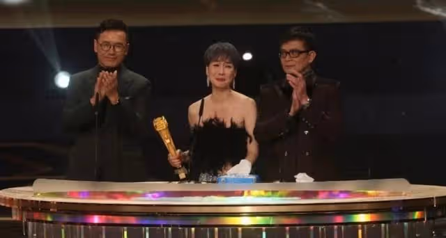 以獎換獎!TVB知名男星開齋奪得視帝,曝望用獎項讓太太生個女兒
