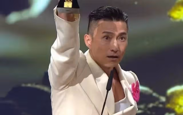 以獎換獎!TVB知名男星開齋奪得視帝,曝望用獎項讓太太生個女兒