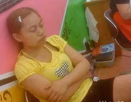 鳳姐:用中文發感慨,疑似在美國被人欺負不受尊重,後悔出國了!