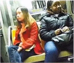 鳳姐:用中文發感慨,疑似在美國被人欺負不受尊重,後悔出國了!