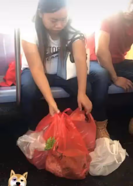 鳳姐:用中文發感慨,疑似在美國被人欺負不受尊重,後悔出國了!