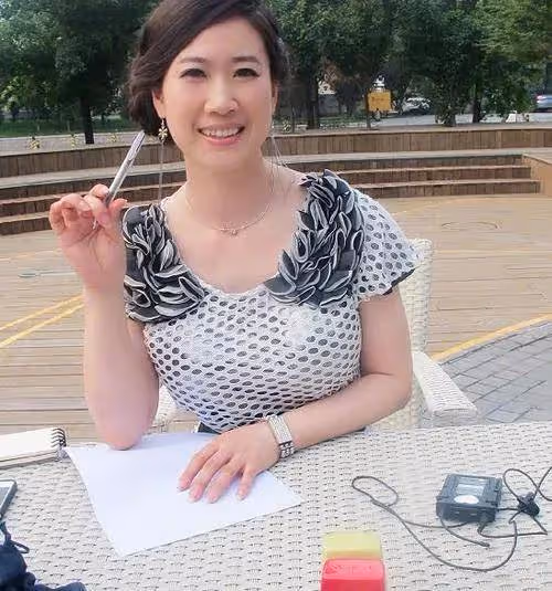 鳳姐:用中文發感慨,疑似在美國被人欺負不受尊重,後悔出國了!