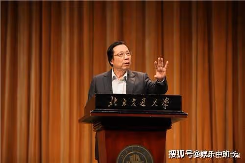 他是楊潔一眼就看中的「豬八戒」,因腕兒大錯失,意外成就馬德華